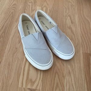 Tom’s size 8 slip on